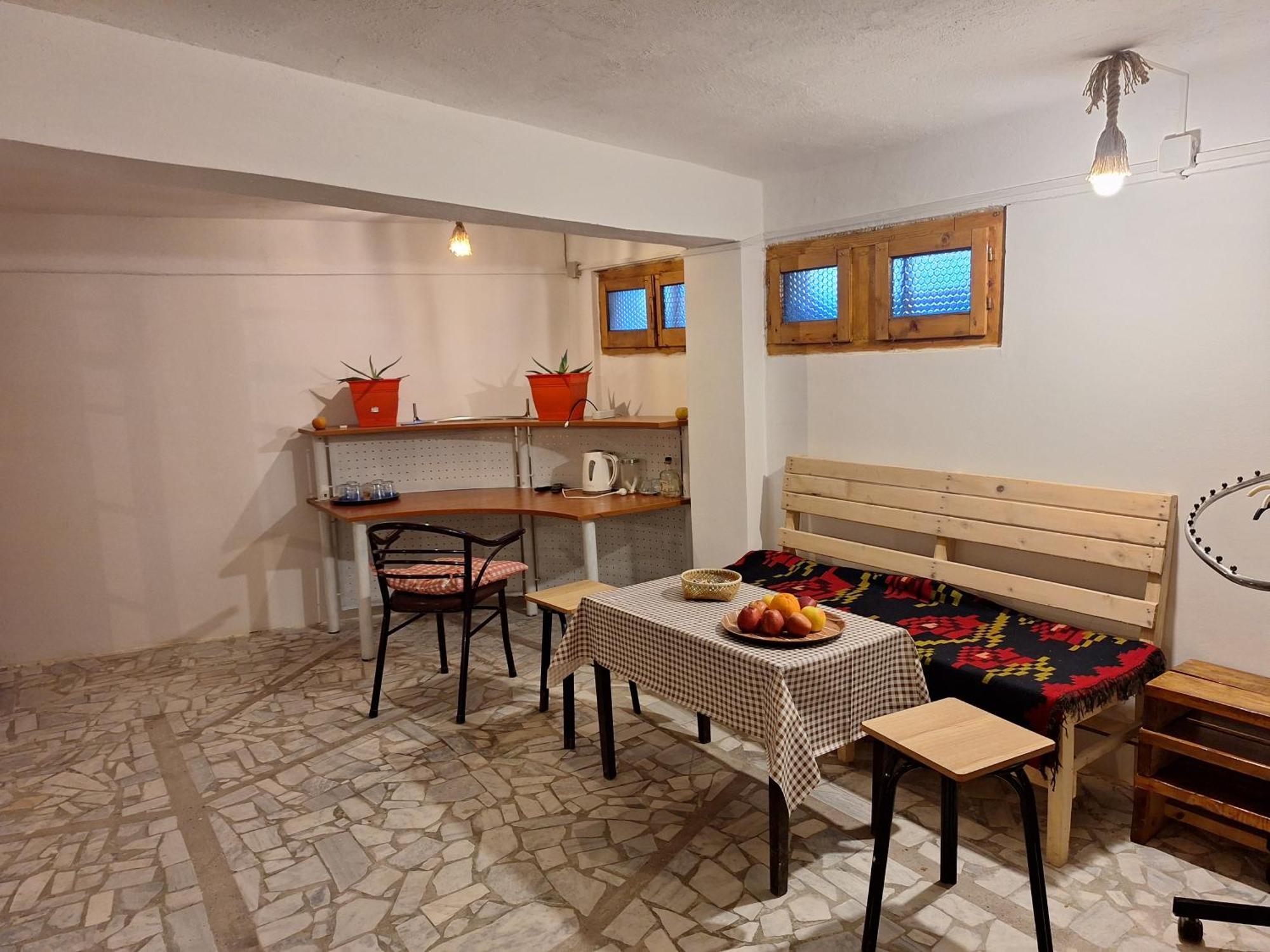 At Pikotiko'S - Korca City Rooms For Rent Exterior photo